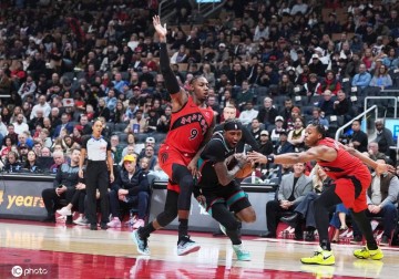 巴恩斯19+12+8巴雷特27分 猛龙主场战胜灰熊