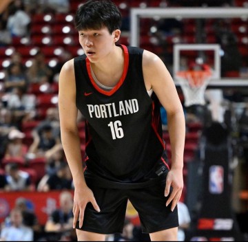 杨瀚森顶住鹈鹕双塔冲击 奉上夏联含金量最高一战？