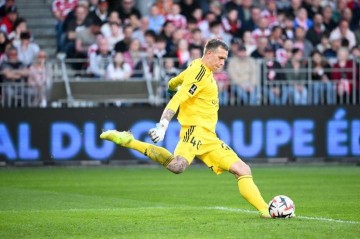 队报：维拉接近签下布雷斯特门将比佐特，上赛季法甲出场32次