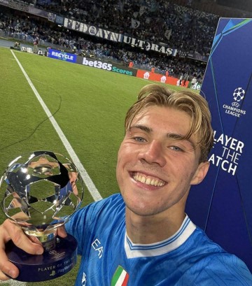 霍伊伦两射一传！8场7球冠绝欧冠！