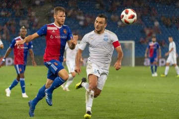 欧冠资格赛：巴塞尔强攻遇哥本哈根铁壁，谁能抢占晋级先机？