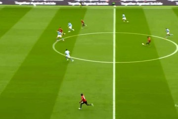 曼联续约低迷魔咒！阿莫林不满4000万边锋表现，业余传球选择被批