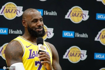 这么突然？詹姆斯更新社媒 明日零点发布重要决定