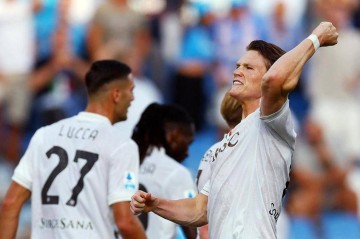 一场2-0让孔蒂取得开门红，德布劳内破门，收获意甲处子球