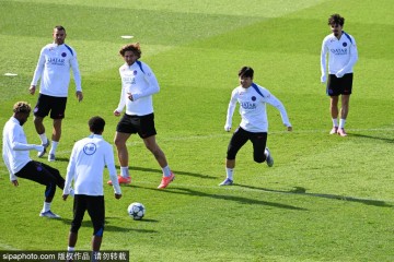 法甲焦点战：巴黎FC对决洛里昂，升班马的生死较量