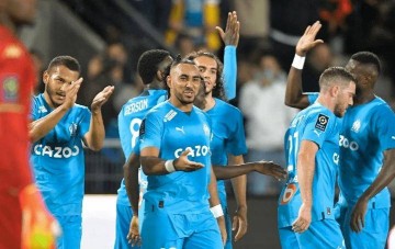 法甲巅峰对决：马赛主场迎巴黎圣曼，中游劲旅能否阻击榜首霸主？