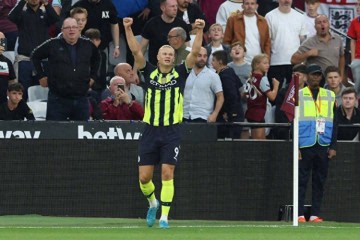 英超回顾：这还怎么玩？哈兰德连场戴帽，没有罗德里和福登，曼城豪取三连胜