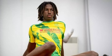 17岁法甲天才中卫成瞩目焦点，巴萨竞争激烈