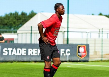 17岁新星效率惊人！切尔西盯上法甲锋霸，拜仁加入争夺谁能得手？