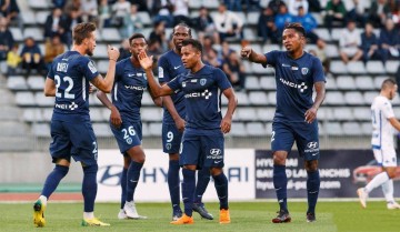 法甲激战：洛里昂防线漏洞百出，巴黎FC主场觅良机！