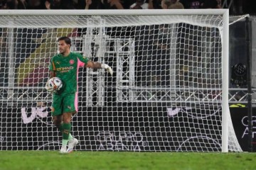 差价太大！罗马诺：加拉塔萨雷1000万欧报价埃德森，曼城要2500万