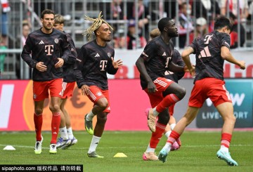 德甲首轮重磅对决：拜仁海报背后的战术分析与球员故事
