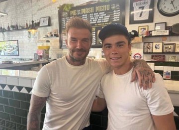 曼联热身赛首战大名单曝光，两新援首秀五鼠落选！一人缺席将被出租